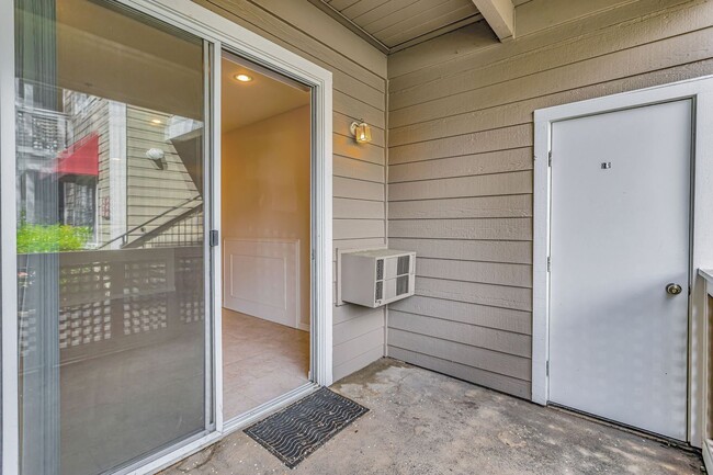 Building Photo - 2-Bedroom Condo in Prime Sunnyvale Locatio...