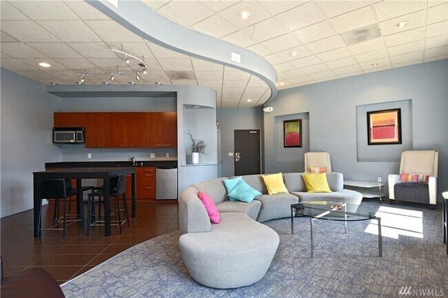 Building Photo - Spacious 1bd/1.5ba Condo in Belltown!