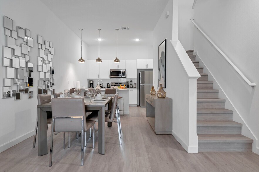 Building Photo - 348 Famagusta Dr