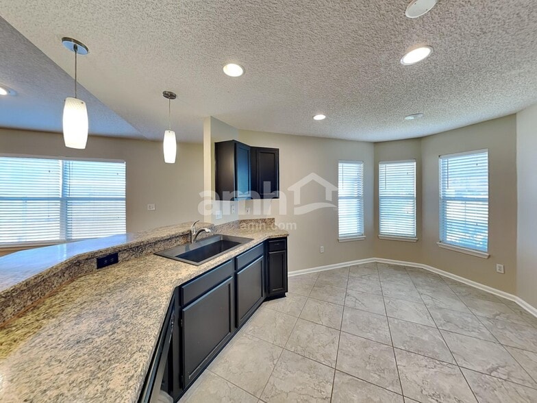 Building Photo - 3139 Wavering Ln