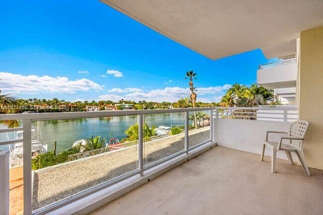 Building Photo - 5600 Collins Ave