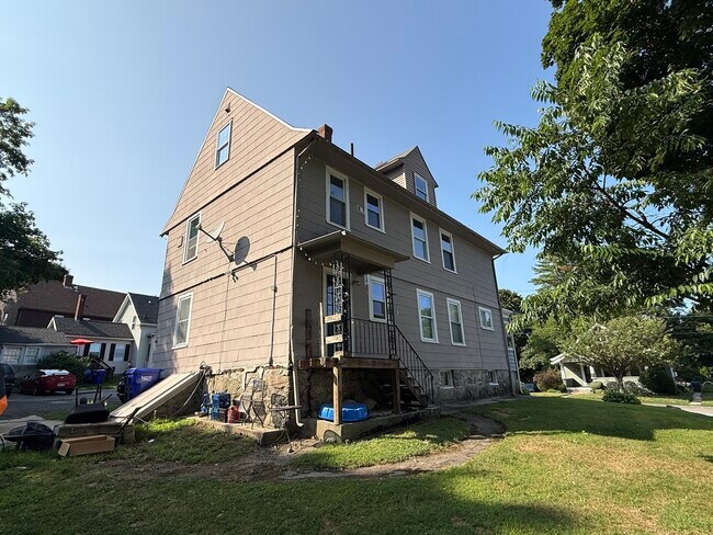 Building Photo - 7 Poplar St