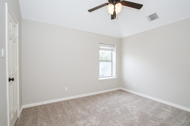 Building Photo - 35 Winhall Pl