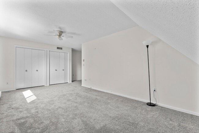 Building Photo - 43 Great Meadow Ln
