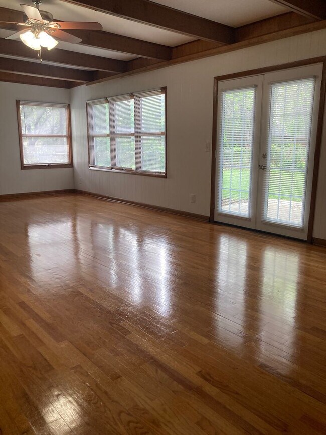 Building Photo - 2718-2720 S. Stewart