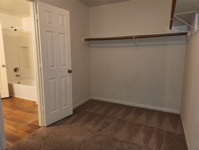 Building Photo - 303 Pine Mist Ln