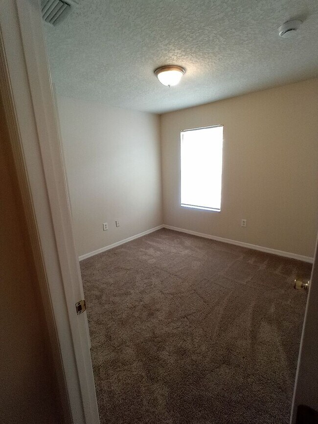 Building Photo - 880Col