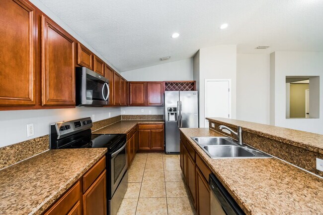 Building Photo - 2285 Brian Lakes Dr E