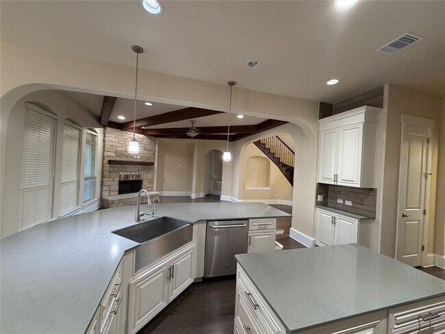 Building Photo - 5449 Diamante Dr