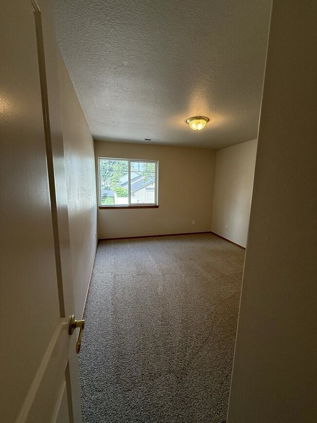 Building Photo - 2117 NE 81st Ave