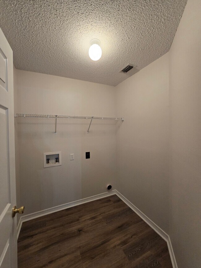 Building Photo - 396 Brown Pl