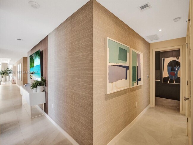 Building Photo - 2200 N Ocean Blvd