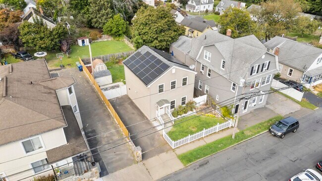 Building Photo - 322 Greenfield St