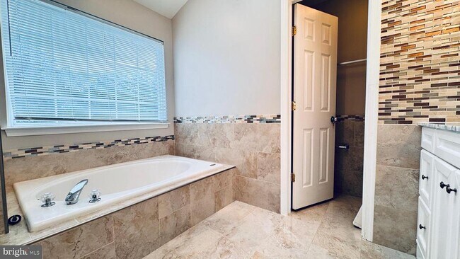 Building Photo - 9161 Lost Fields Ct