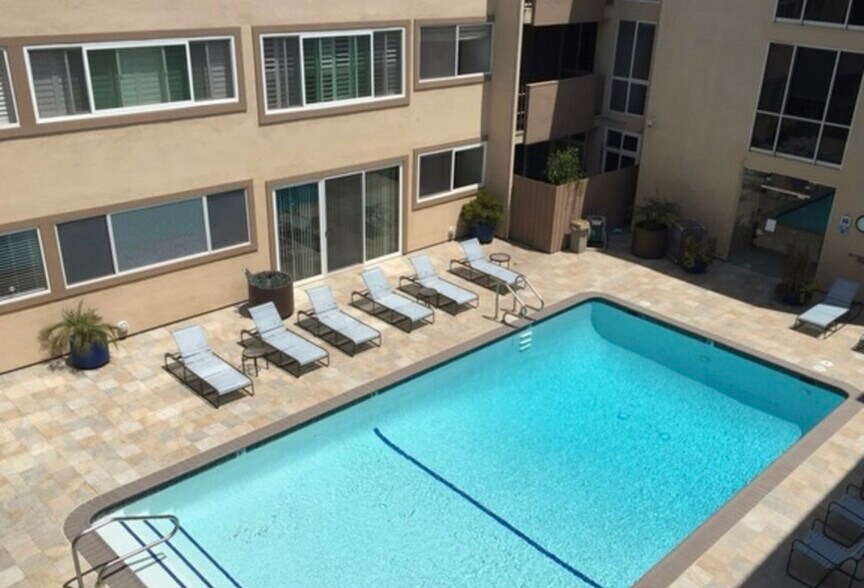 Pool - 1025 N Kings Rd