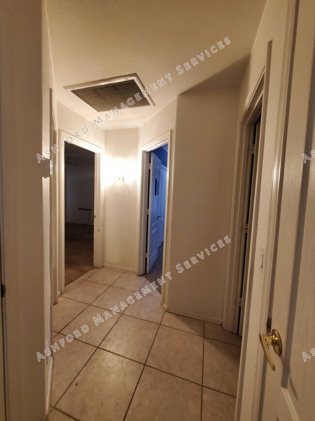 Building Photo - PINNACLE HILL RENTAL WITH MTN VIEWS, FIREP...