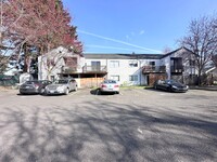 Building Photo - 2 Bedroom 1 Bath with utilities included!