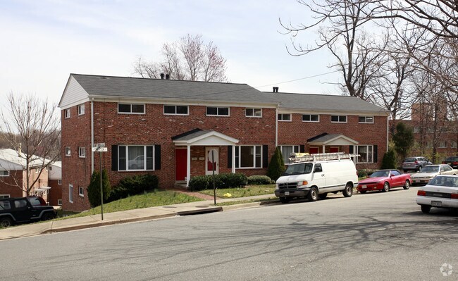 Primary Photo - 831 S Emerson St