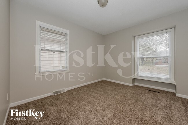 Building Photo - 1300 SW 22nd St