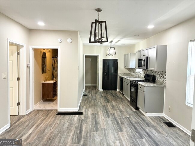 Building Photo - 1097 Fortress Ave SW