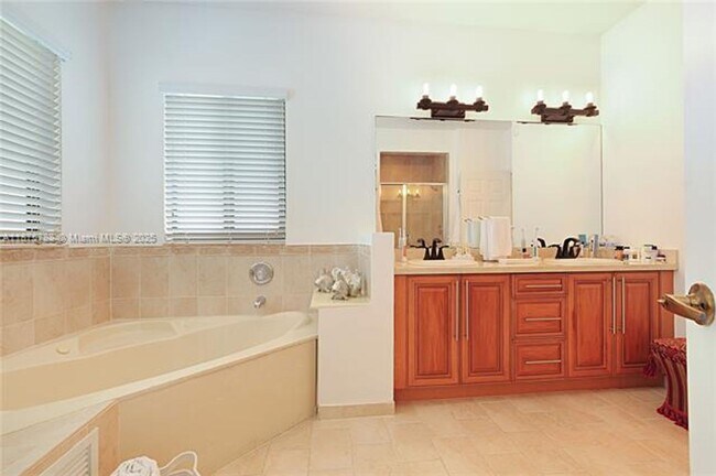 Building Photo - 34850 SW 218th Ave