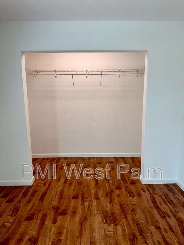 Building Photo - 147 Sunflower Cir