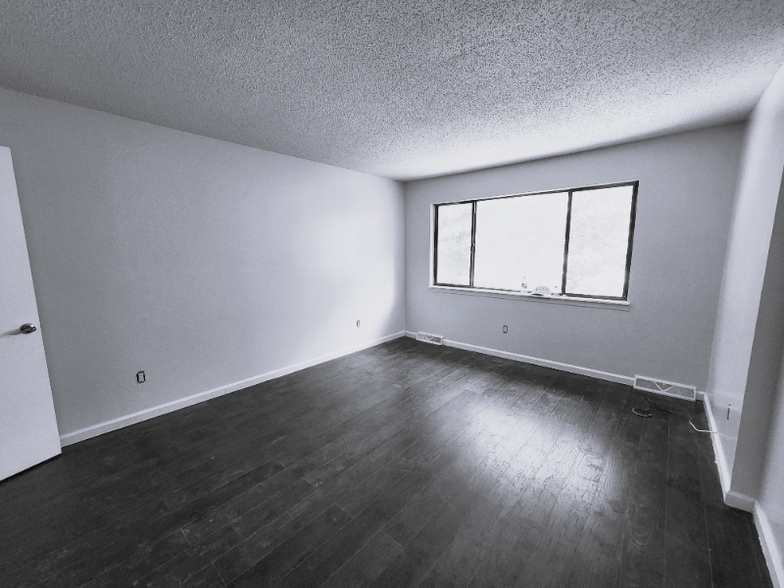 Building Photo - 2205 Forest Acres Dr