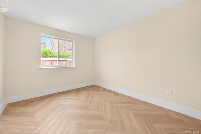 Building Photo - 14-42 33rd Ave
