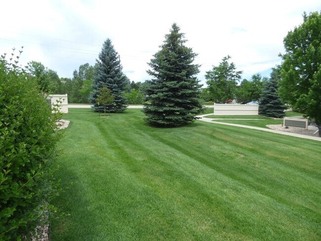 Building Photo - Beautiful Townhome in South Ft Collins!