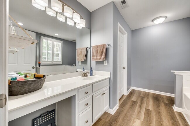 Building Photo - 928 Kite Dr