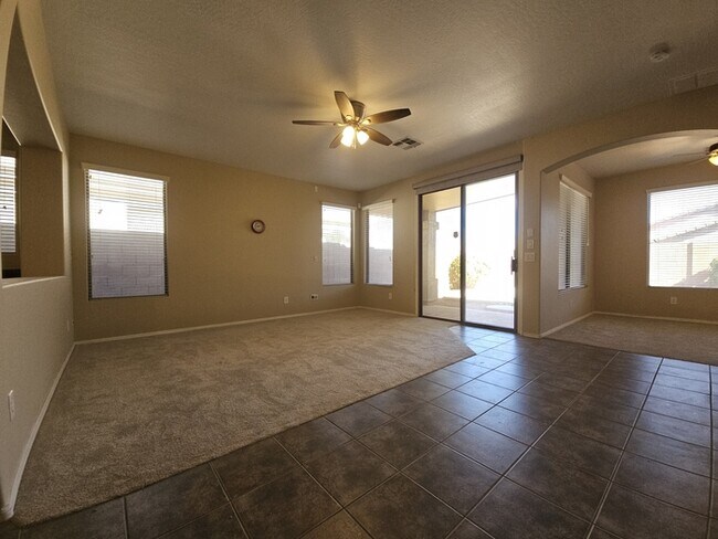 Building Photo - San Tan Valley Home in the Popular Johnson...