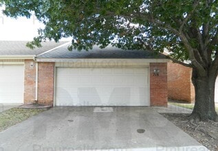 Building Photo - COMING SOON! Gorgeous 3+ Bed 2-Bath Townho...