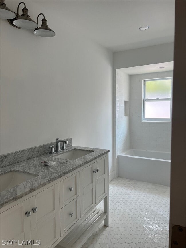 Building Photo - 673 107th Ave N