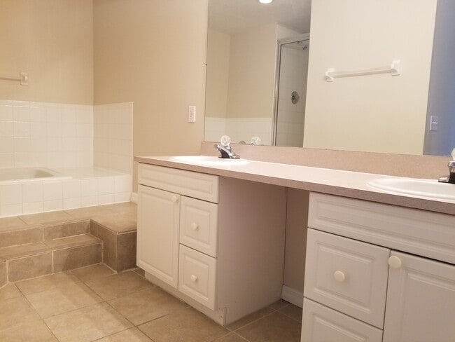 Building Photo - 411 Australian Way