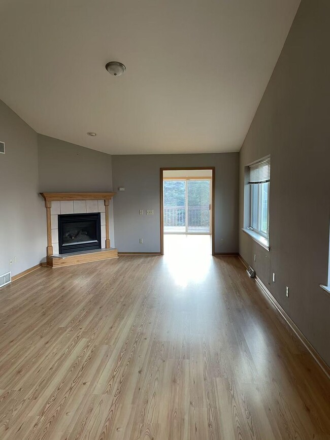 Building Photo - 1066 School St