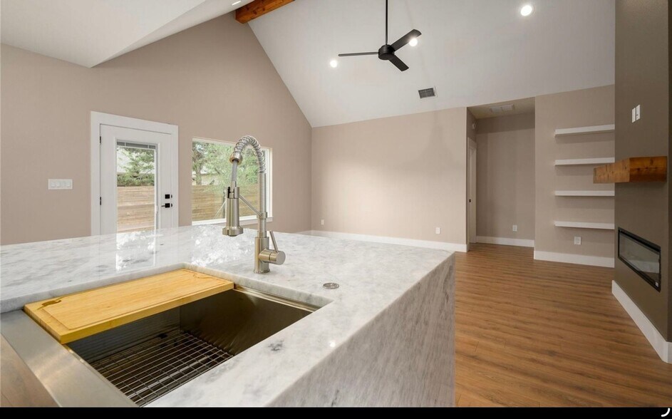 Building Photo - 4808 Dry Creek Rd