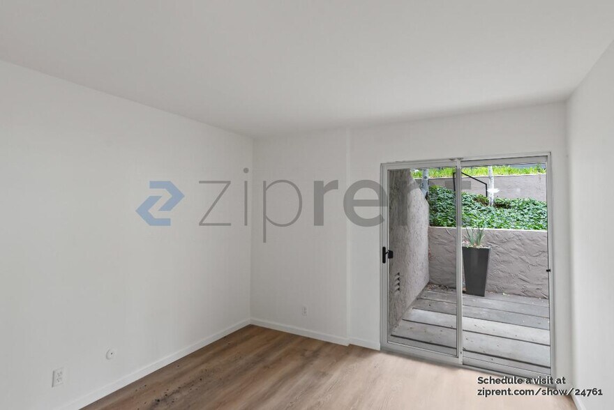 Building Photo - 675 Sharon Park Dr