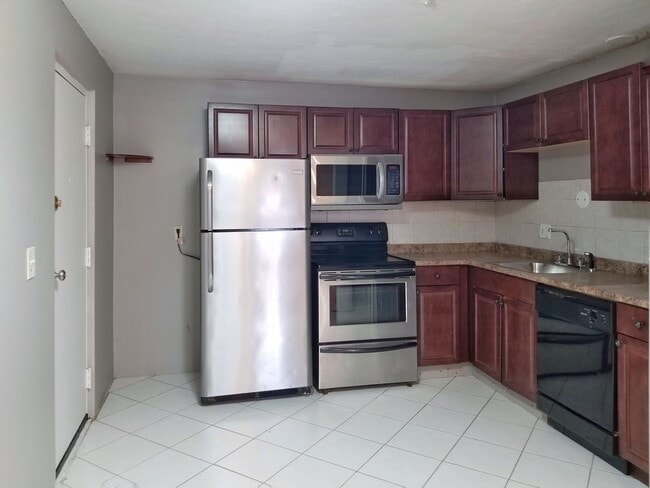 Building Photo - 2bed1ba, Newly remodeled condo on 1st floor. On bus line.