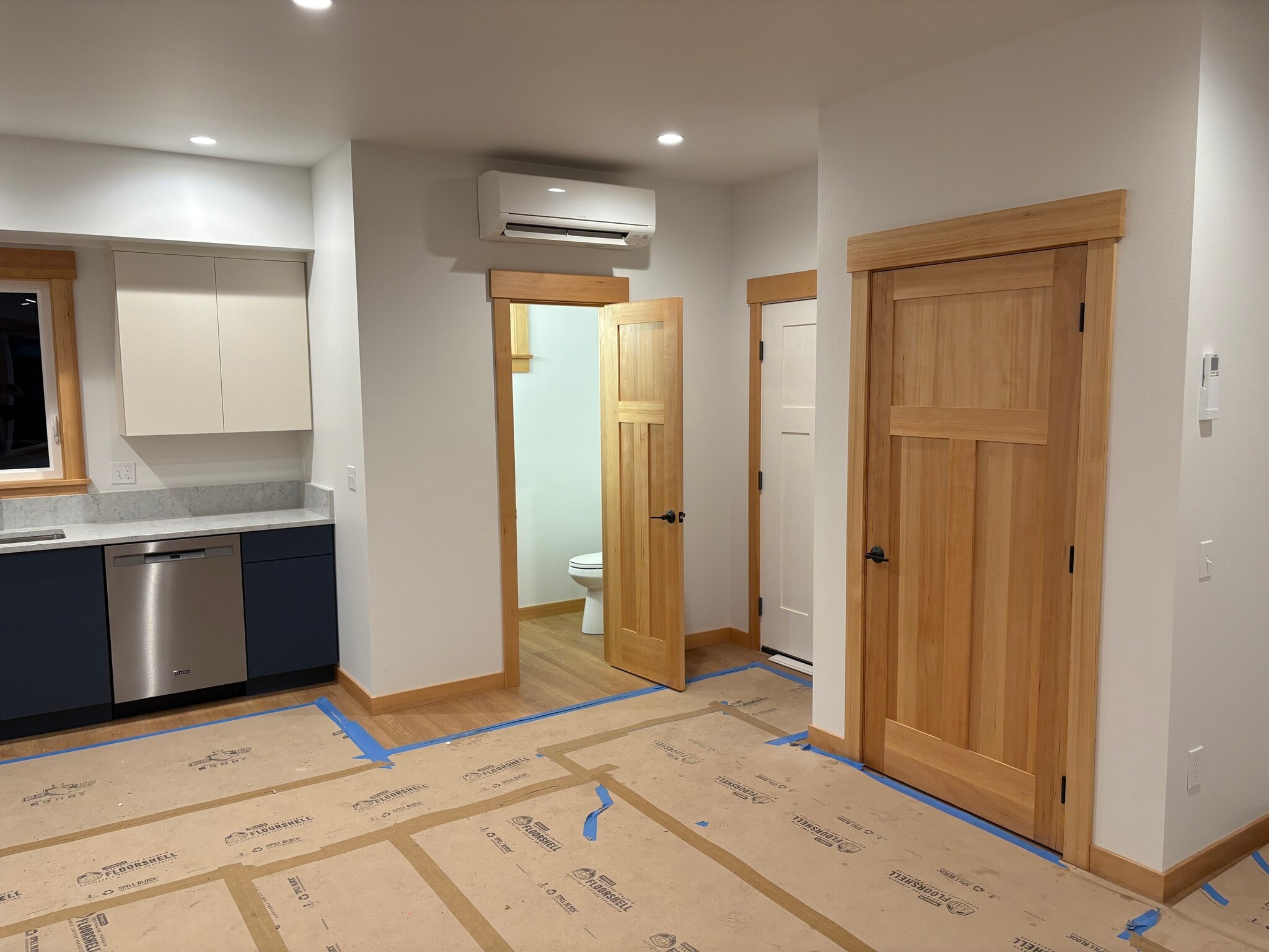 Entry - 475 Hillcrest Pl