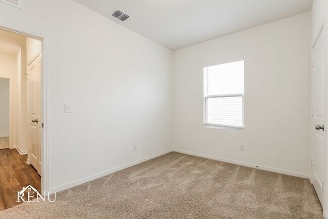 Building Photo - 5014 Dawn Break