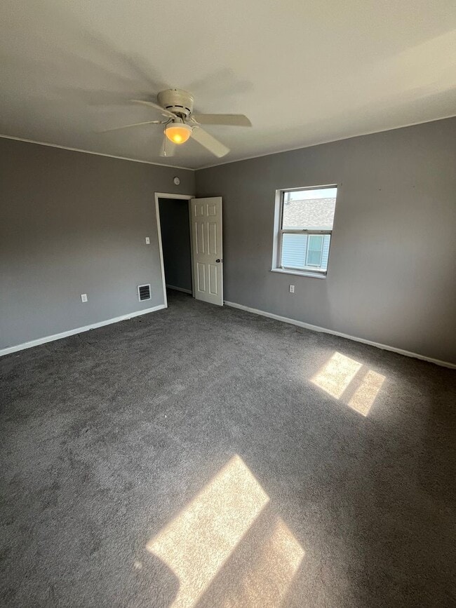 Building Photo - Three Bed, Two Bath with 2 Car Garage in N...
