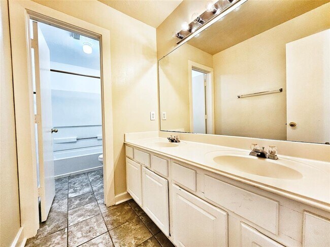 Building Photo - 6106 Spruce Bough Ct