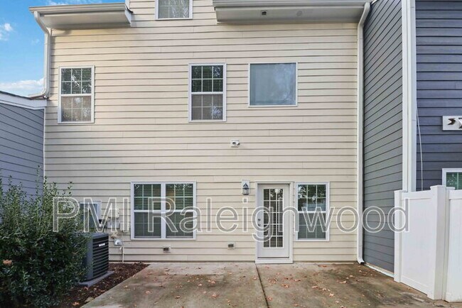 Building Photo - 2707 Masonboro Ferry Dr