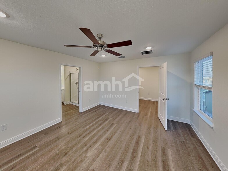 Building Photo - 5952 Sycamore Pl St