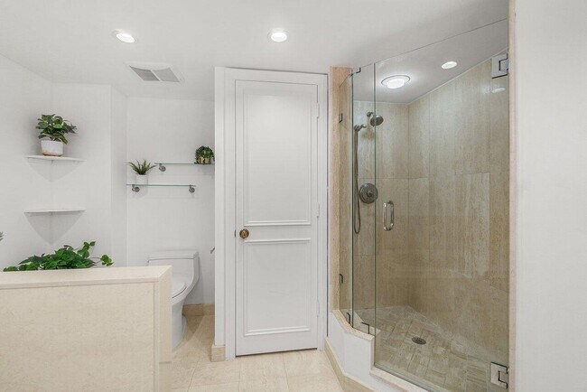 Building Photo - 4201 N Ocean Blvd