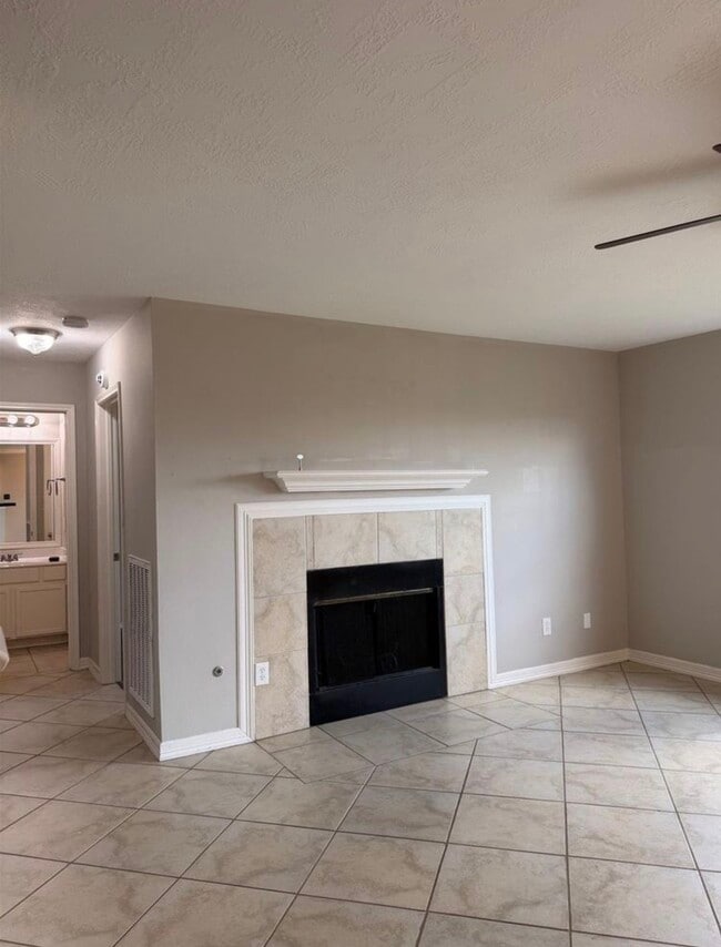 Building Photo - 4707 E Parma Dr