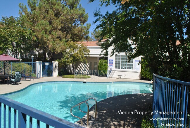 Building Photo - 102 Beachcomber Dr E