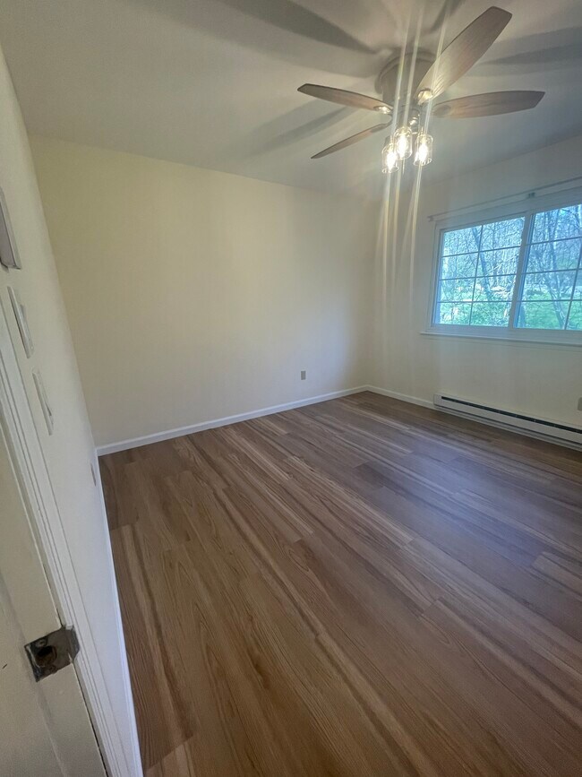 Building Photo - 434 Fox Run Ln