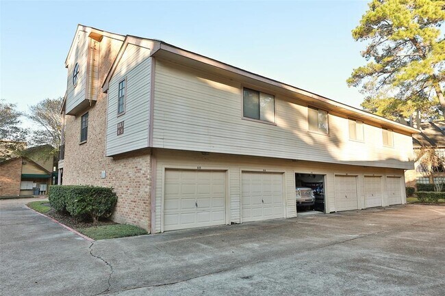 Building Photo - 16800 Sugar Pine Dr