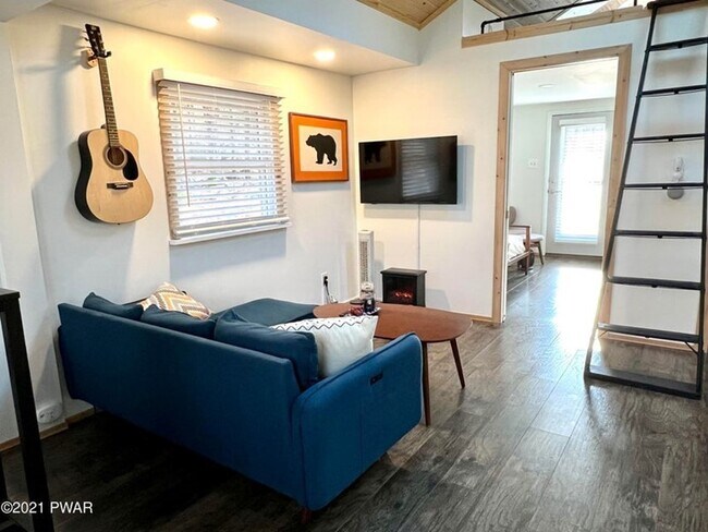 Building Photo - Completely renovated home on over 2 acres ...